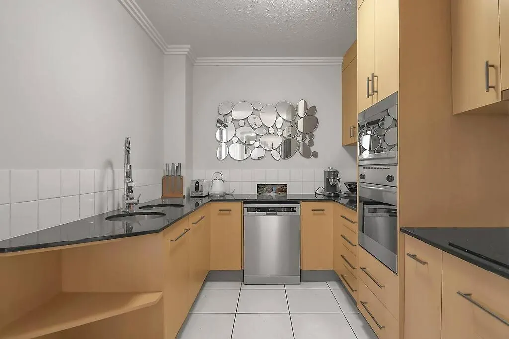 An Abode On Abbott - In The Heart Of The City Cairns 0*,  Australie